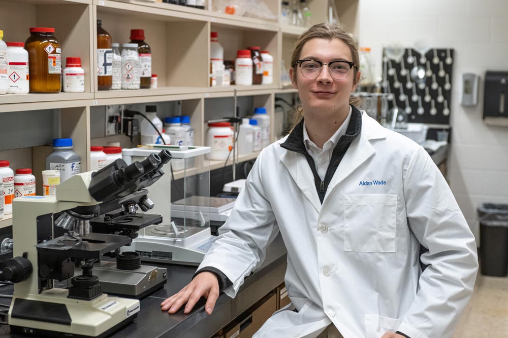 Aiden Wade in Mellott lab.
